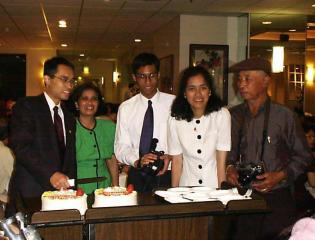 myfamily.jpg (16246 bytes)